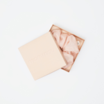 Супер об'ємна резинка з натурального шовку нюдова MON MOU SILK VOLUME SCRUNCHIE NUDE - Зображення 2
