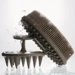 Щітка для очищення тіла з масажним ефектом сіро-бежева MON MOU SOFT BODY BRUSH TAUPE - Зображення 2